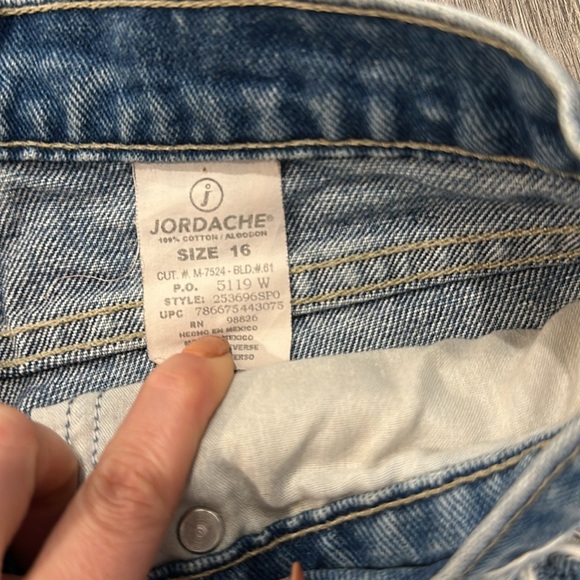 Vintage Jordache Distressed Denim Shorts | 100% Cotton | Size 16 (25) - Picture 4 of 6